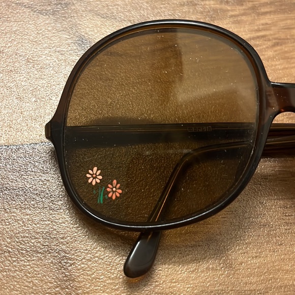 Women’s vintage 1970s sunglasses. - Picture 2 of 5